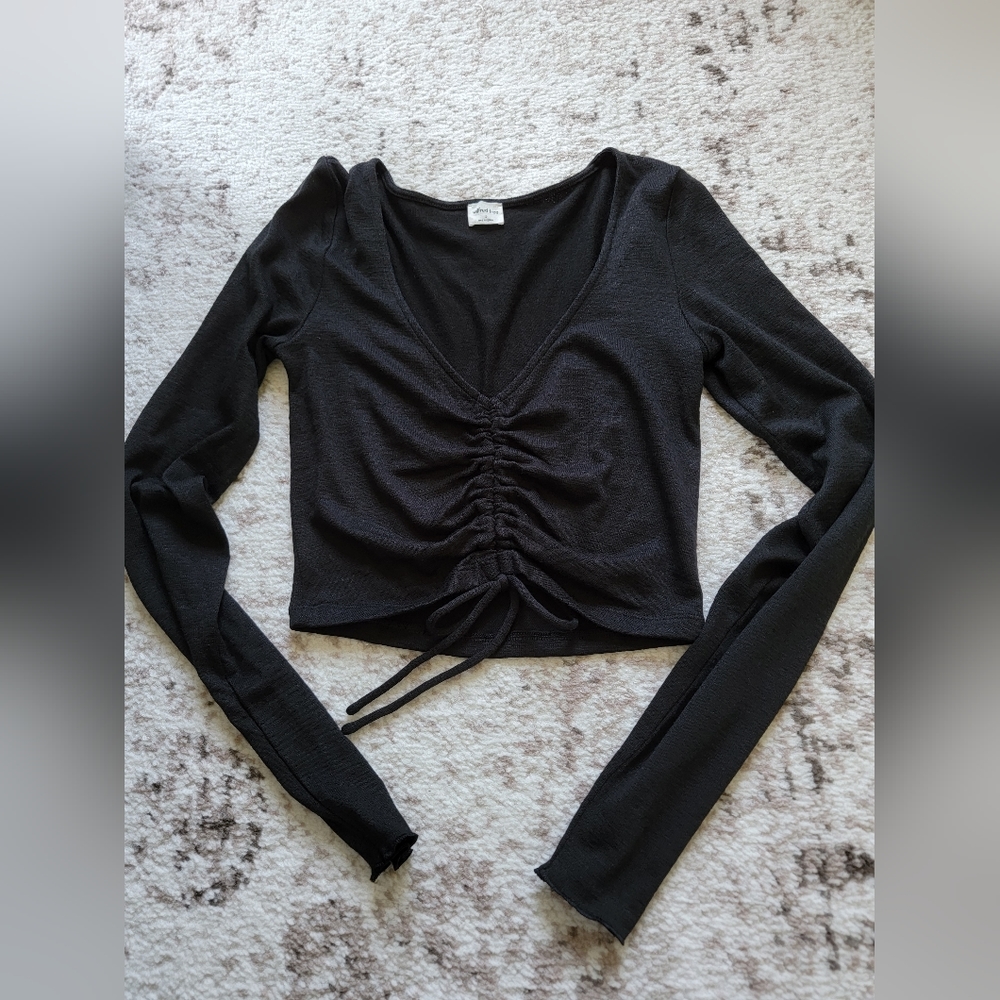 Aritzia draw string cinched front crop top in black size small